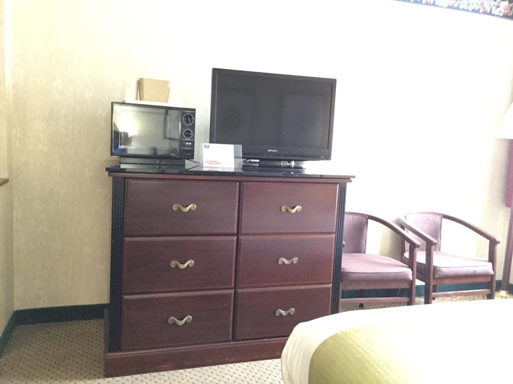 Americas Best Value Inn And Suites Saint Charles Eksteriør billede