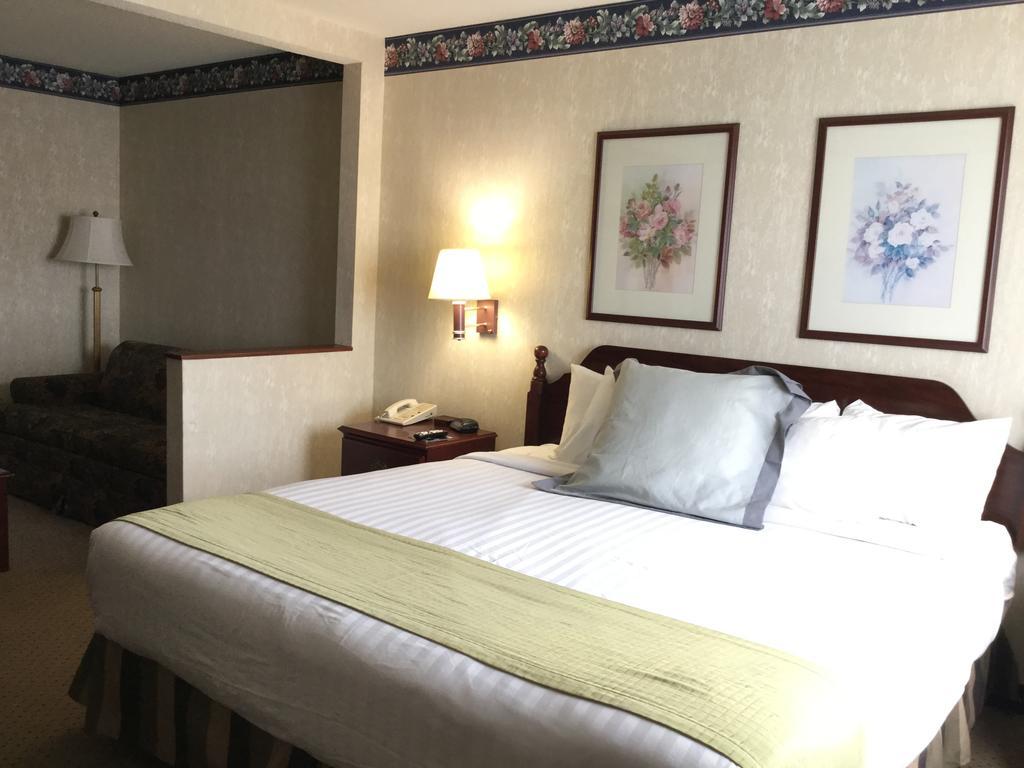 Americas Best Value Inn And Suites Saint Charles Eksteriør billede