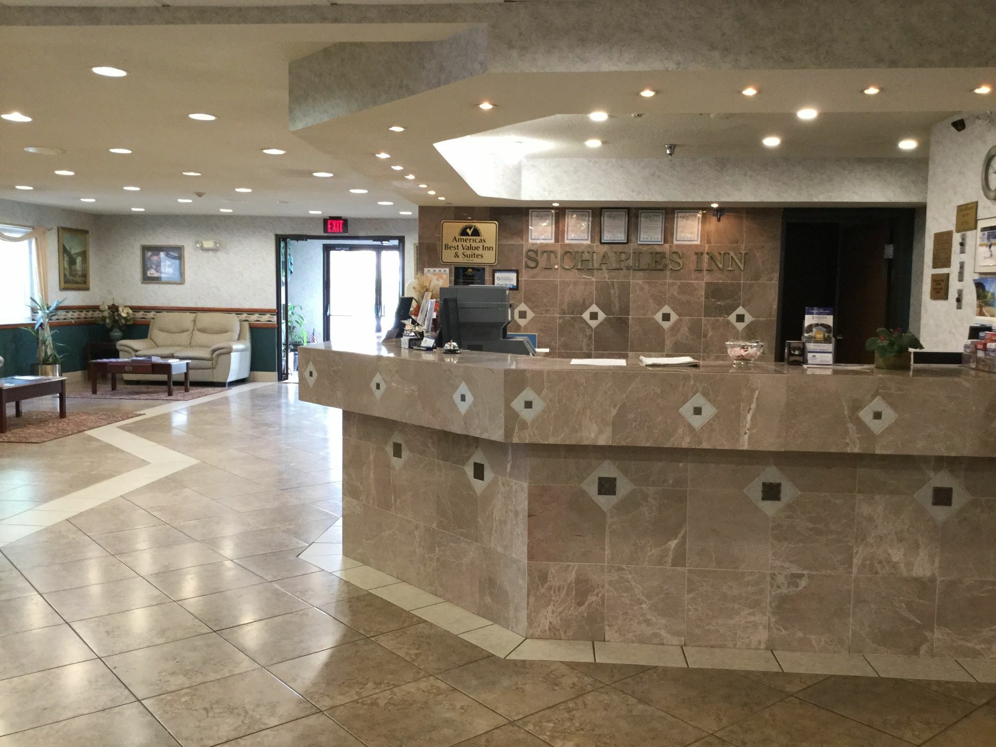 Americas Best Value Inn And Suites Saint Charles Eksteriør billede